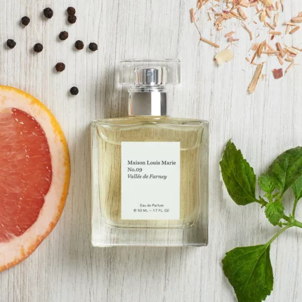 Maison Louis Marie composes delicate scents to enchant your lifestyle with a botanical tradition since 1792. This scent is a woody, mineral fragrance. The top note is a citrus accord of grapefruit, orange, and black pepper enhanced by cedarwood and patchouli.